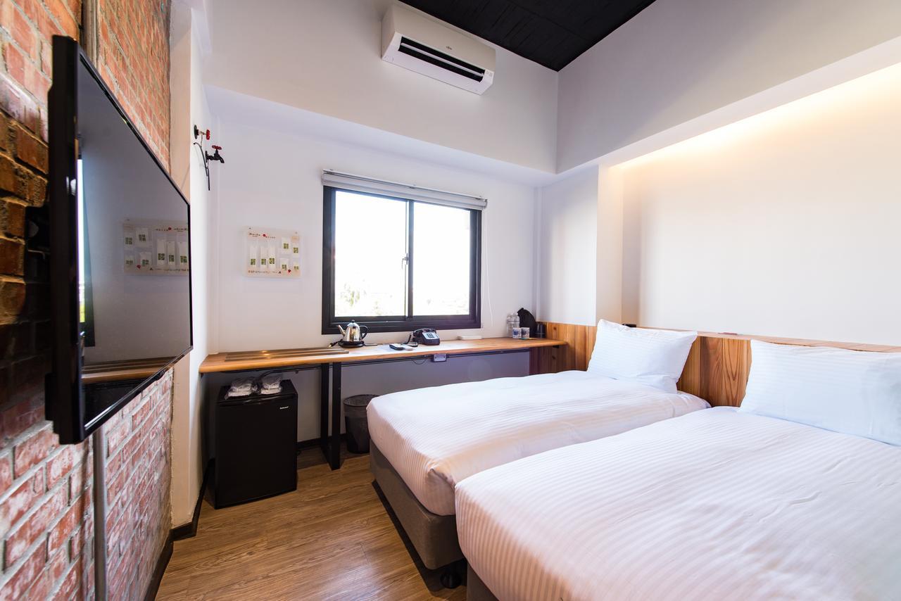 Traveller Inn Tiehua Cultural And Creative Hotel Taitung Bagian luar foto