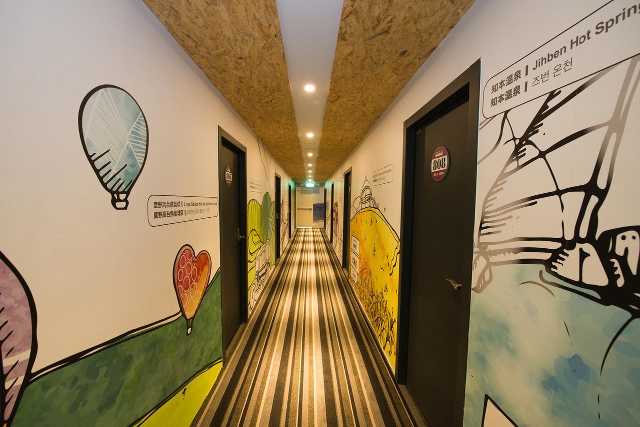 Traveller Inn Tiehua Cultural And Creative Hotel Taitung Bagian luar foto