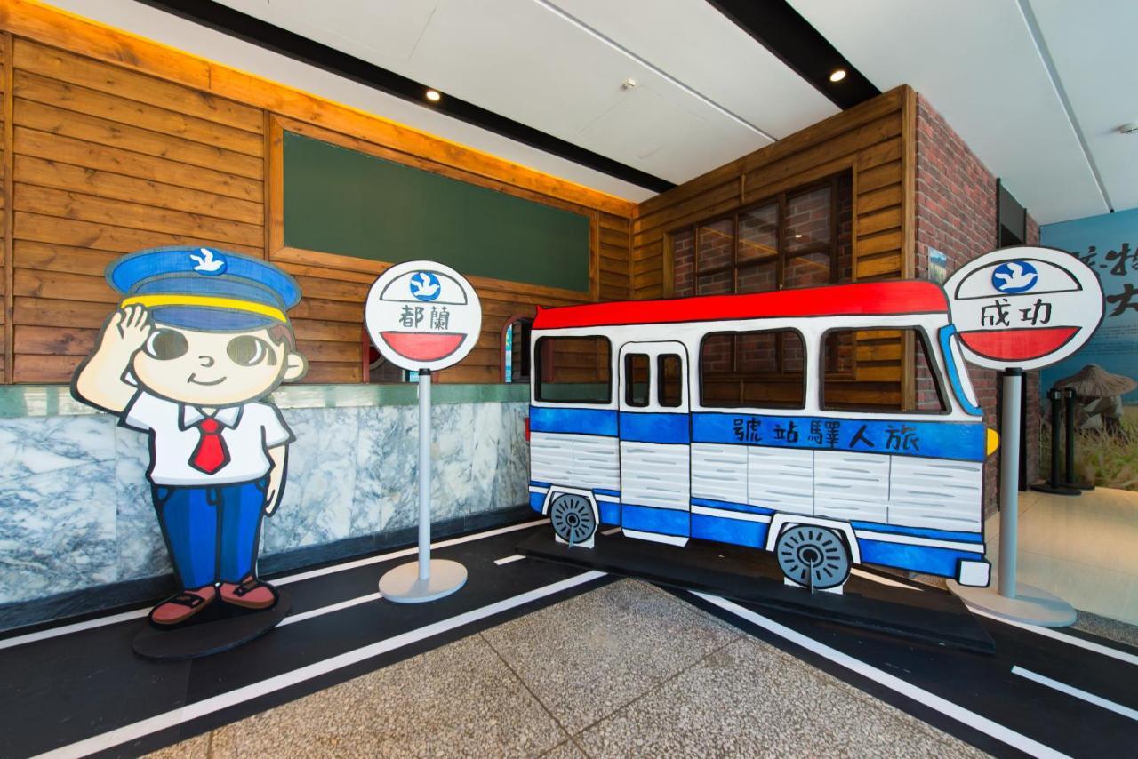 Traveller Inn Tiehua Cultural And Creative Hotel Taitung Bagian luar foto